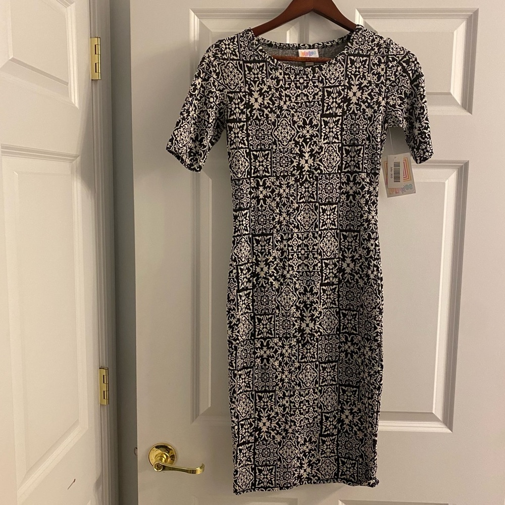 NWT LuLaRoe Julia Dress Black and White Geometric Size XX-Small